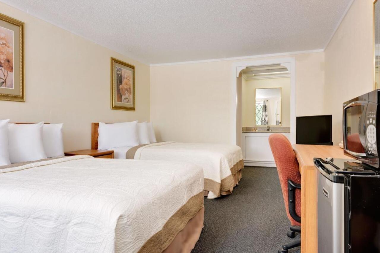 Knights Inn Cleveland/Маседония Экстерьер фото