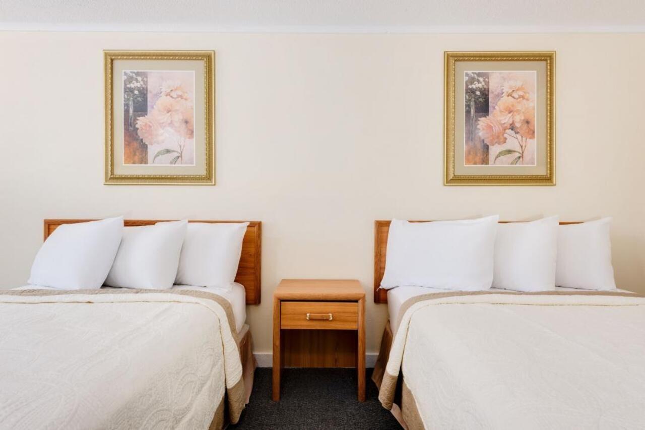Knights Inn Cleveland/Маседония Экстерьер фото